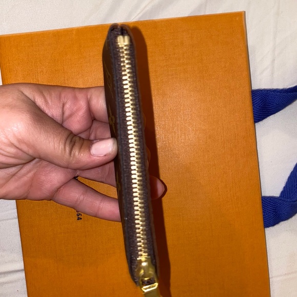 LOUIS VUITTON monogram key pouch - Picture 6 of 7